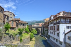 Photo of the trailhead town of Potes, Cantabria